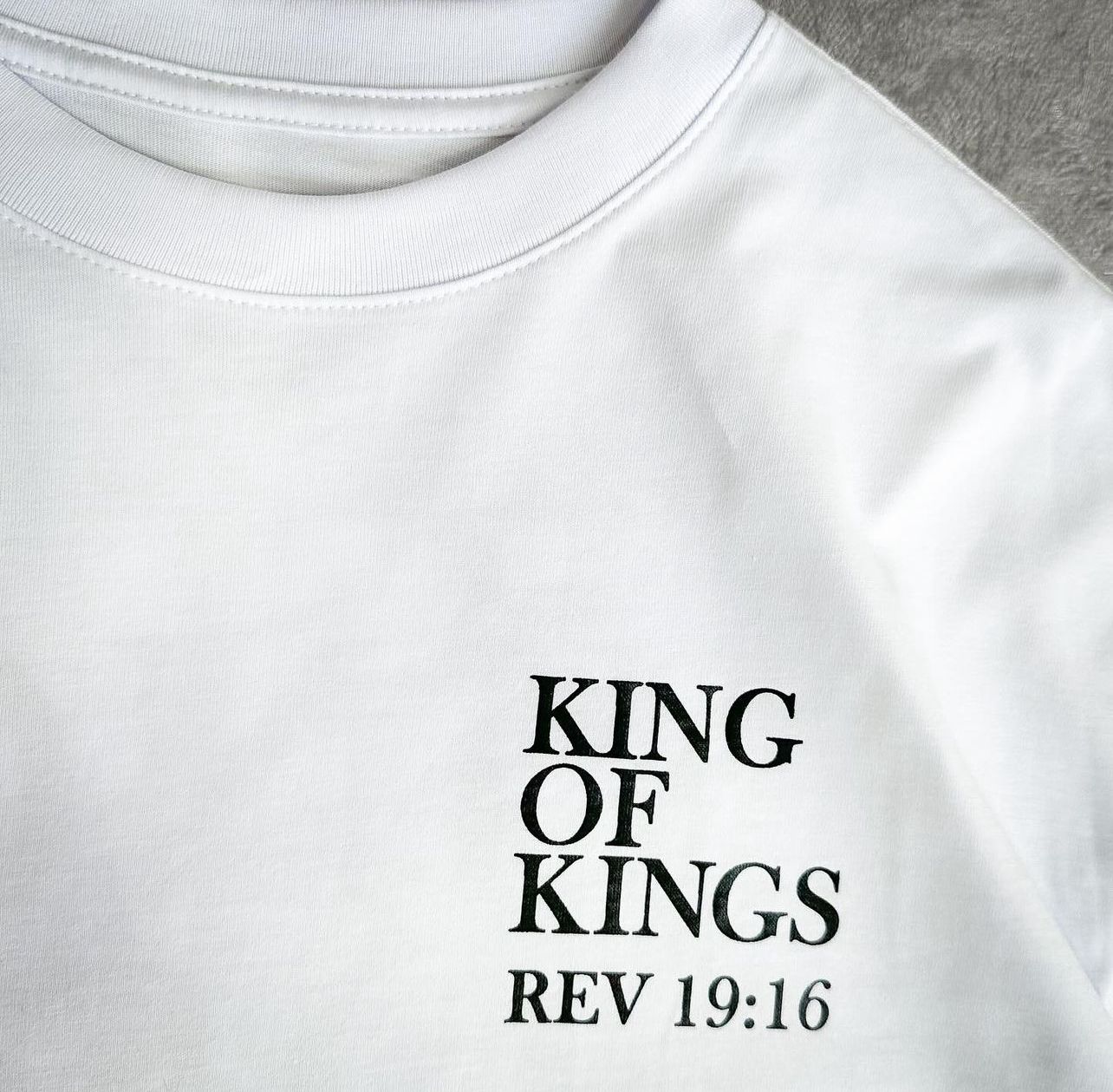Camisa Salatiel Blanca con Mensaje de Fe